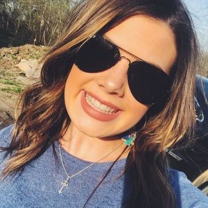 Meet your Posher, Hannah